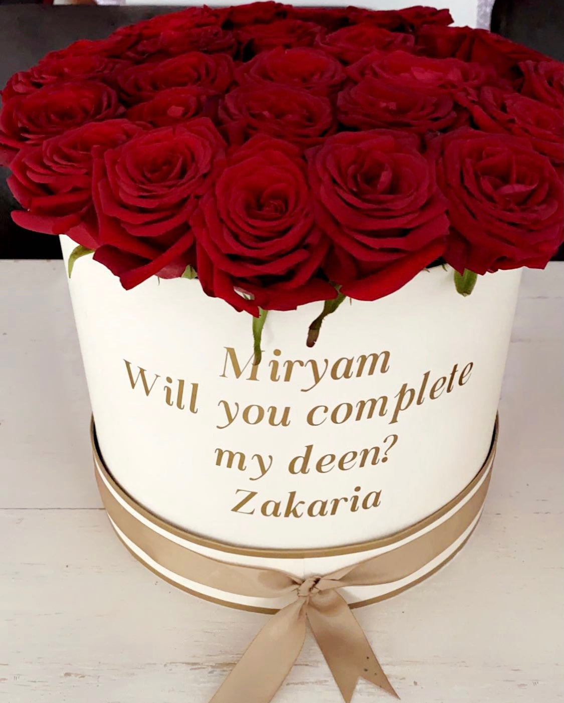 Flowerbox met verse rozen